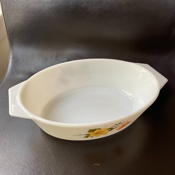 Vintage 1970s Pyrex from England "Autumn Glory" Oval Casserole Dish, 11" x 7.5". - Picture 2 of 10